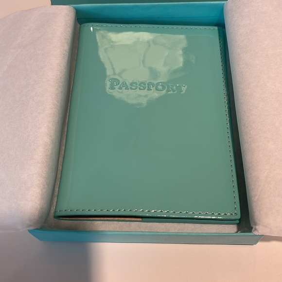 RARE Tiffany & Co. Patent Leather Passport Holder Pristine - Picture 2 of 5